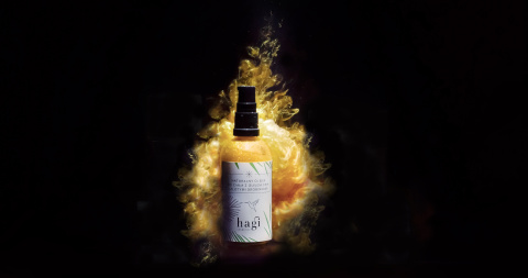 Naturalny olejek do ciała z olejem chia i złotymi drobinkami Hagi Naturalny olejek do ciała z olejem chia i złotymi drobinkami Hagi