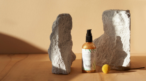 Naturalny olejek do ciała z olejem chia i złotymi drobinkami Hagi Naturalny olejek do ciała z olejem chia i złotymi drobinkami Hagi