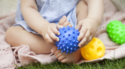 Piłeczki sensoryczne 5 szt. Moms Care Piłeczki sensoryczne 5 szt. Moms Care